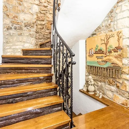 Ferienhaus Stone House Srida *
