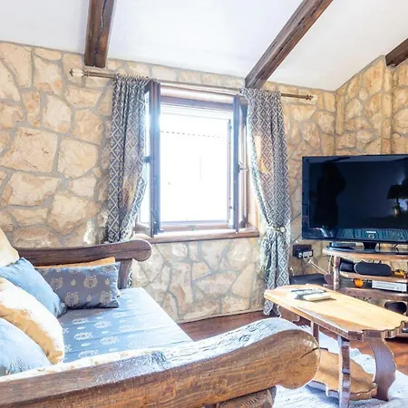 Stone House Srida Ferienhaus *
