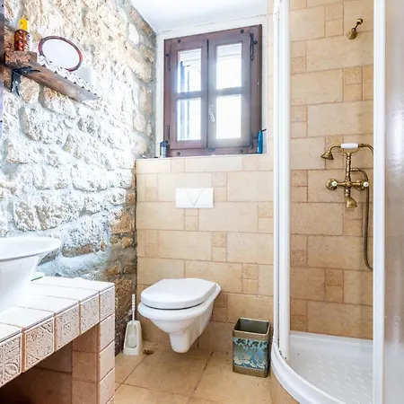 Ferienhaus Stone House Srida Baška Voda