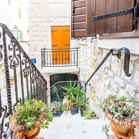 Ferienhaus Stone House Srida *