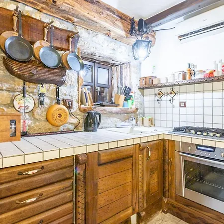 Ferienhaus Stone House Srida