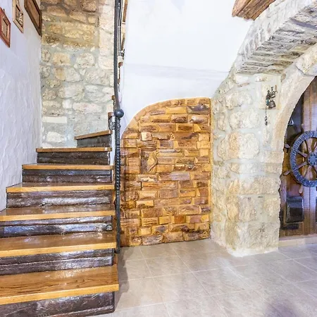 Stone House Srida Ferienhaus *