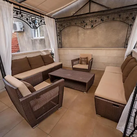 Ferienhaus Stone House Srida Baška Voda